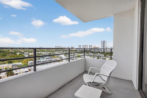 Condominio en venta en Hallandale Beach, Florida, 1 dormitorio, 92.9 m2 № 2032806 - foto 27