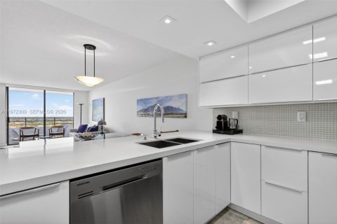 Condominio en venta en Hallandale Beach, Florida, 1 dormitorio, 92.9 m2 № 2032806 - foto 13