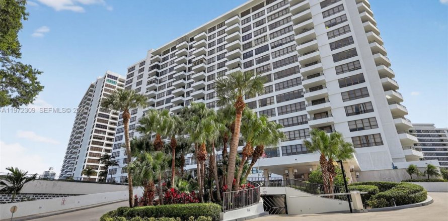 Condominio en Hallandale Beach, Florida, 1 dormitorio  № 2032806