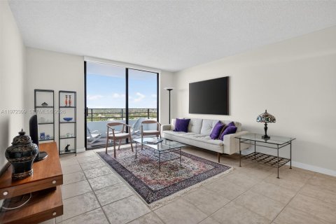 Condominio en venta en Hallandale Beach, Florida, 1 dormitorio, 92.9 m2 № 2032806 - foto 4