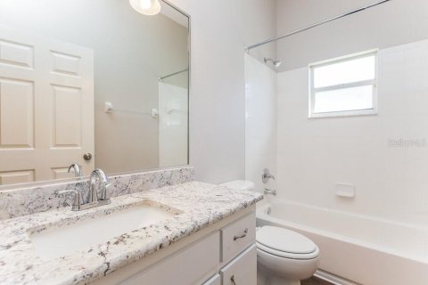 Villa ou maison à louer à Lakeland, Floride: 3 chambres, 190.36 m2 № 2406271 - photo 15