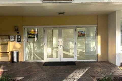 Condo in Key Biscayne, Florida, 2 bedrooms  № 2059452 - photo 3