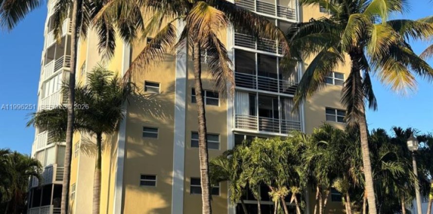 Condo in Key Biscayne, Florida, 2 bedrooms  № 2059452