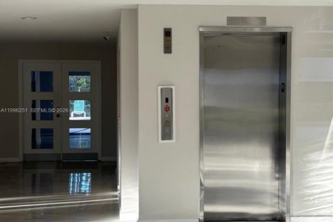 Condo in Key Biscayne, Florida, 2 bedrooms  № 2059452 - photo 5