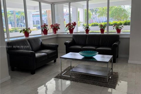 Condo in Key Biscayne, Florida, 2 bedrooms  № 2059452 - photo 4