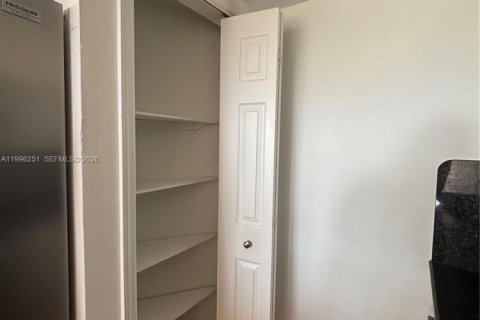 Condo in Key Biscayne, Florida, 2 bedrooms  № 2059452 - photo 10