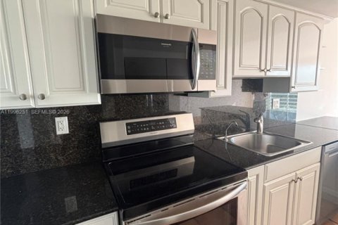 Condo in Key Biscayne, Florida, 2 bedrooms  № 2059452 - photo 7