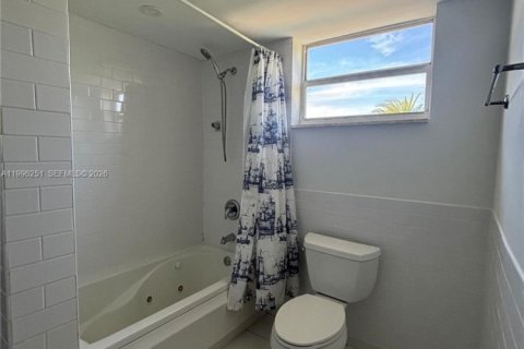 Condo in Key Biscayne, Florida, 2 bedrooms  № 2059452 - photo 17