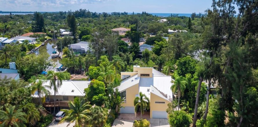 House in Sarasota, Florida 3 bedrooms, 341.97 sq.m. № 1532024