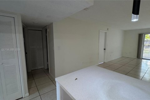 Copropriété à louer à Dania Beach, Floride: 2 chambres, 87.79 m2 № 2153519 - photo 8