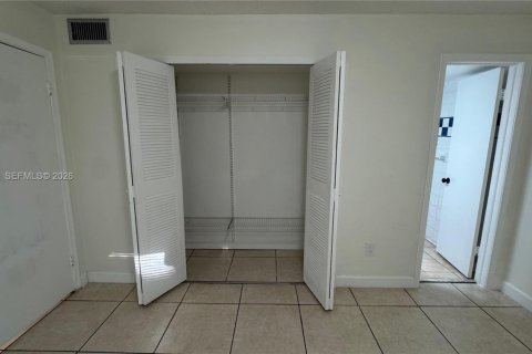 Copropriété à louer à Dania Beach, Floride: 2 chambres, 87.79 m2 № 2153519 - photo 14