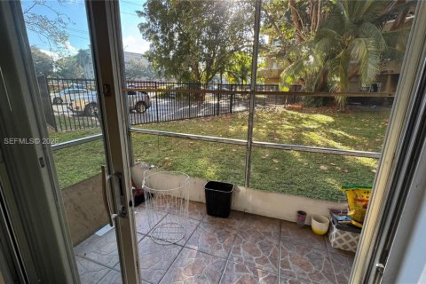 Copropriété à louer à Dania Beach, Floride: 2 chambres, 87.79 m2 № 2153519 - photo 15