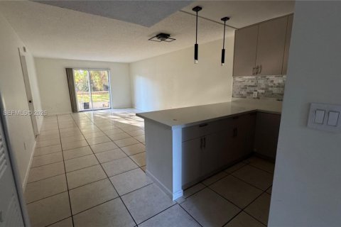 Copropriété à louer à Dania Beach, Floride: 2 chambres, 87.79 m2 № 2153519 - photo 5