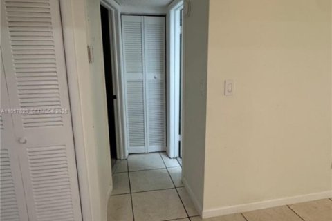 Copropriété à louer à Dania Beach, Floride: 2 chambres, 87.79 m2 № 2153519 - photo 25