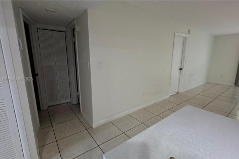 Copropriété à louer à Dania Beach, Floride: 2 chambres, 87.79 m2 № 2153519 - photo 9