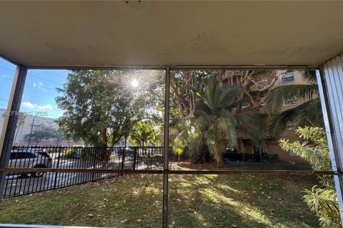 Copropriété à louer à Dania Beach, Floride: 2 chambres, 87.79 m2 № 2153519 - photo 17