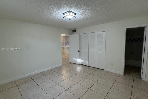 Copropriété à louer à Dania Beach, Floride: 2 chambres, 87.79 m2 № 2153519 - photo 11