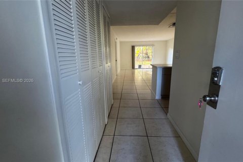 Copropriété à louer à Dania Beach, Floride: 2 chambres, 87.79 m2 № 2153519 - photo 4