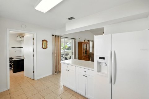 House in Lakeland, Florida 2 bedrooms, 100.98 sq.m. № 1640141 - photo 16