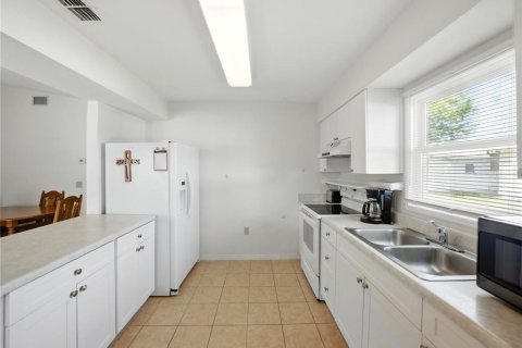 House in Lakeland, Florida 2 bedrooms, 100.98 sq.m. № 1640141 - photo 14