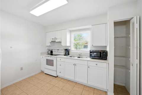 House in Lakeland, Florida 2 bedrooms, 100.98 sq.m. № 1640141 - photo 15