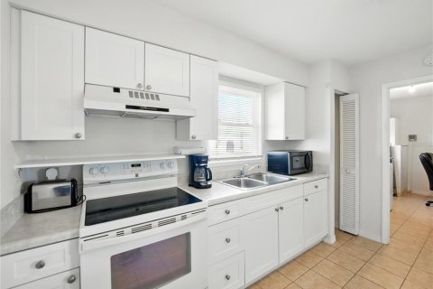 House in Lakeland, Florida 2 bedrooms, 100.98 sq.m. № 1640141 - photo 17