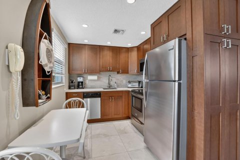 Condominio en Deerfield Beach, Florida, 2 dormitorios  № 2170037
