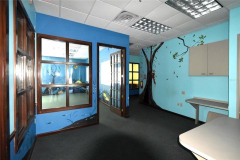 Propiedad comercial en alquiler en Port Richey, Florida, 1957.26 m2 № 1602276 - foto 10