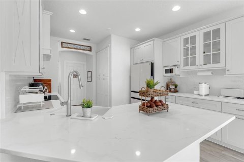 Villa ou maison à vendre à Kissimmee, Floride: 4 chambres, 235.04 m2 № 2208092 - photo 11