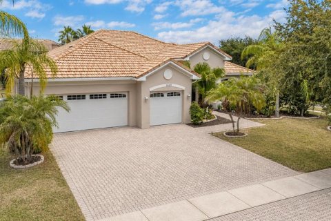 House in Kissimmee, Florida 4 bedrooms, 235.04 sq.m. № 2208092