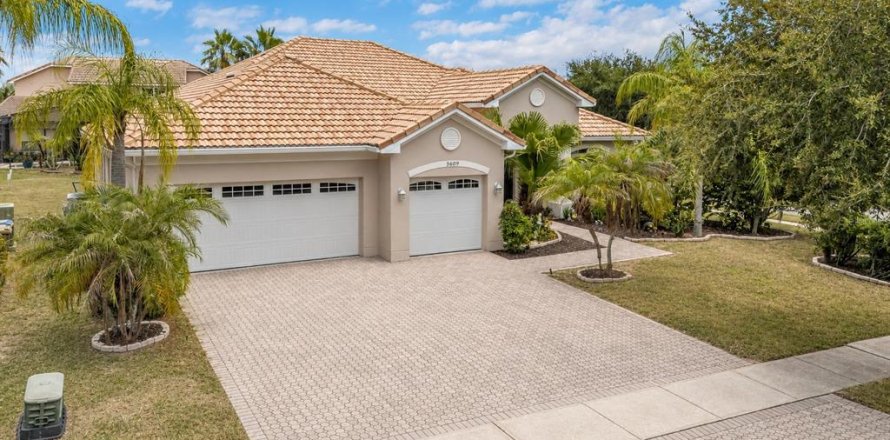 Villa ou maison à Kissimmee, Floride 4 chambres, 235.04 m2 № 2208092