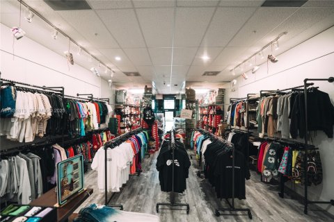 Купить коммерческую недвижимость в Майами, Флорида № 2035869 - фото 5