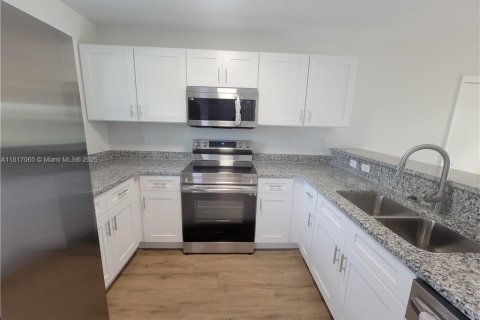 Immobilier commercial à vendre à Sebring, Floride: 93.46 m2 № 1942944 - photo 9