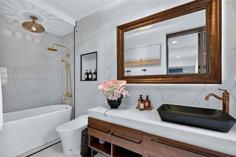 Casa en alquiler en Miami Shores, Florida, 3 dormitorios, 204.94 m2 № 1992154 - foto 29