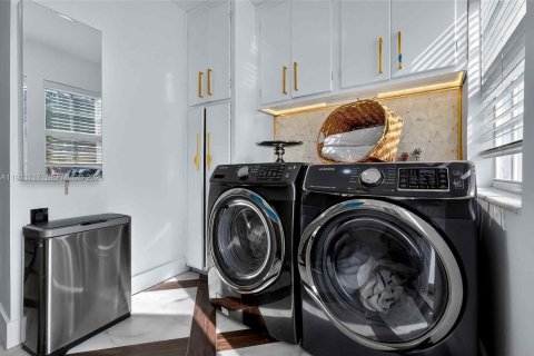 Casa en alquiler en Miami Shores, Florida, 3 dormitorios, 204.94 m2 № 1992154 - foto 23