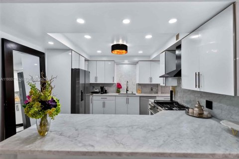 Casa en alquiler en Miami Shores, Florida, 3 dormitorios, 204.94 m2 № 1992154 - foto 21