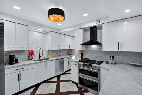 Casa en alquiler en Miami Shores, Florida, 3 dormitorios, 204.94 m2 № 1992154 - foto 18