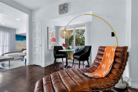 Casa en alquiler en Miami Shores, Florida, 3 dormitorios, 204.94 m2 № 1992154 - foto 15