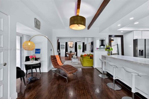 Casa en alquiler en Miami Shores, Florida, 3 dormitorios, 204.94 m2 № 1992154 - foto 12