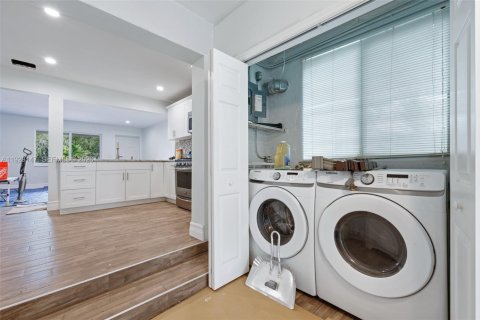 Купить коммерческую недвижимость в Лантана, Флорида 179.12м2, № 2082833 - фото 27