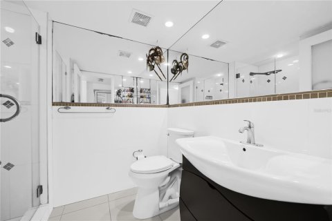 Condo in Fort Lauderdale, Florida, 2 bedrooms  № 1906278 - photo 24