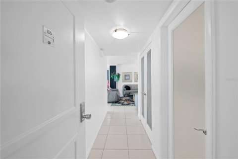 Condo in Fort Lauderdale, Florida, 2 bedrooms  № 1906278 - photo 17