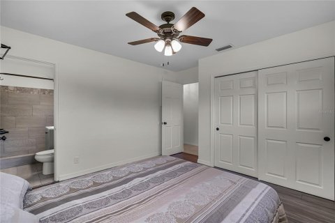 House in Geneva, Florida 3 bedrooms, 227.24 sq.m. № 1832121 - photo 28