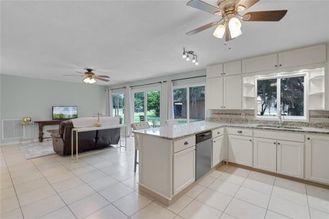 House in Geneva, Florida 3 bedrooms, 227.24 sq.m. № 1832121 - photo 14