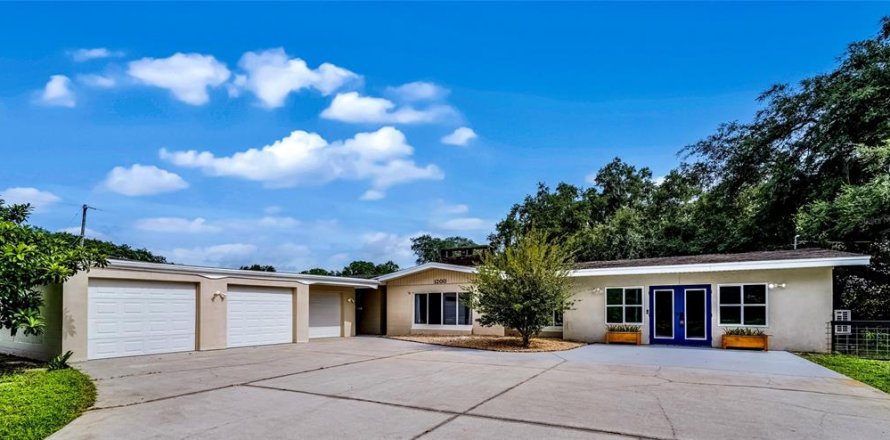 House in Geneva, Florida 3 bedrooms, 227.24 sq.m. № 1832121