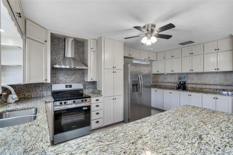 House in Geneva, Florida 3 bedrooms, 227.24 sq.m. № 1832121 - photo 15