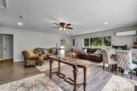 House in Geneva, Florida 3 bedrooms, 227.24 sq.m. № 1832121 - photo 6