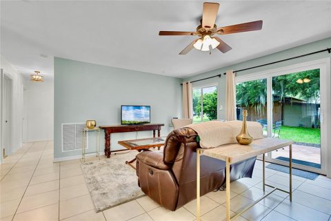 House in Geneva, Florida 3 bedrooms, 227.24 sq.m. № 1832121 - photo 21