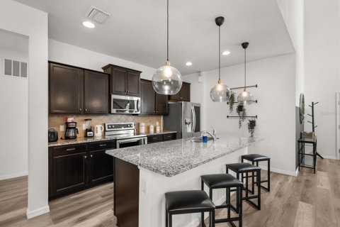 Casa en venta en Kissimmee, Florida, 6 dormitorios, 291.9 m2 № 1719171 - foto 8