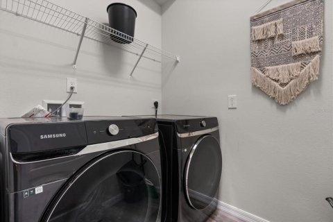 Casa en venta en Kissimmee, Florida, 6 dormitorios, 291.9 m2 № 1719171 - foto 19